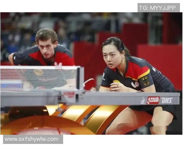 足球明星与哥斯拉的惊人相似之处引发球迷热议与幽默讨论